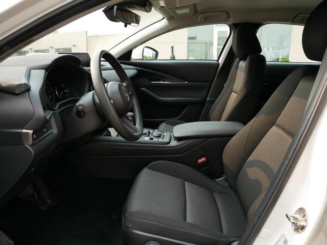 Photo of 2022 Snowflake White Pearl Mazda CX-30