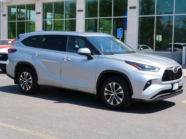 Photo of 2021 Celestial Silver Metallic Toyota Highlander