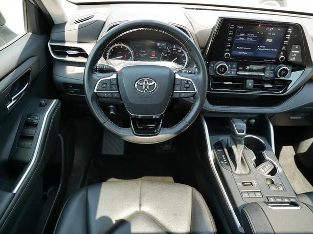 Photo of 2021 Celestial Silver Metallic Toyota Highlander