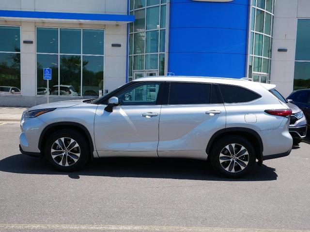 Photo of 2021 Celestial Silver Metallic Toyota Highlander