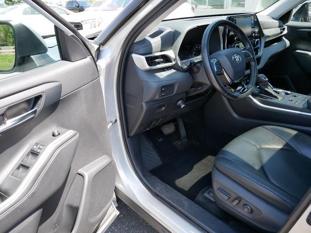 Photo of 2021 Celestial Silver Metallic Toyota Highlander