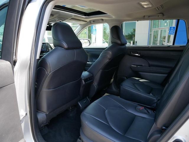 Photo of 2021 Celestial Silver Metallic Toyota Highlander