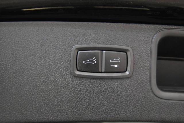 Photo of 2021 Black Porsche Macan