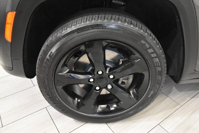 Photo of 2022 Baltic Gray Metallic Clearcoat Jeep Grand Cherokee L