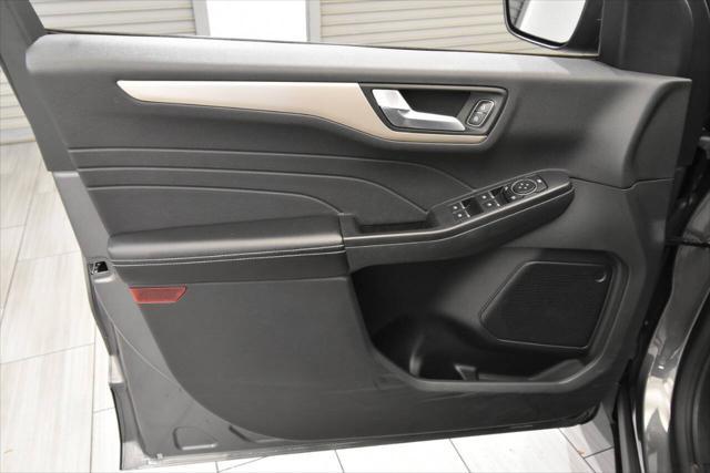 Photo of 2022 Carbonized Gray Metallic Ford Escape