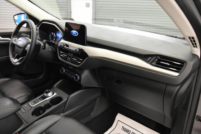 Photo of 2022 Carbonized Gray Metallic Ford Escape