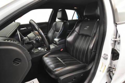 Photo of 2021 Bright White Clearcoat Chrysler 300