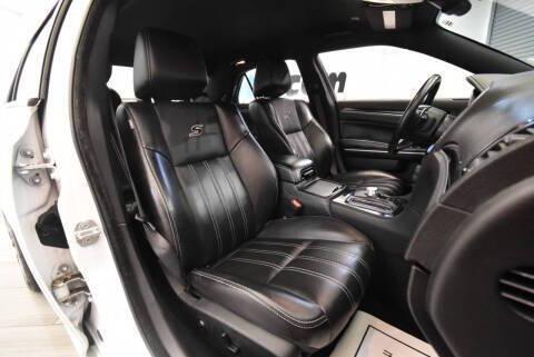 Photo of 2021 Bright White Clearcoat Chrysler 300