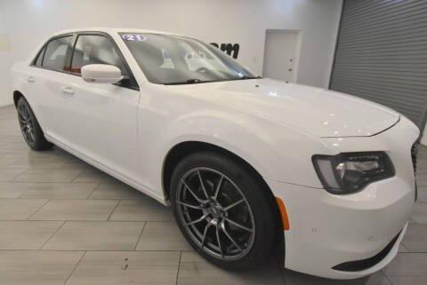 Photo of 2021 Bright White Clearcoat Chrysler 300