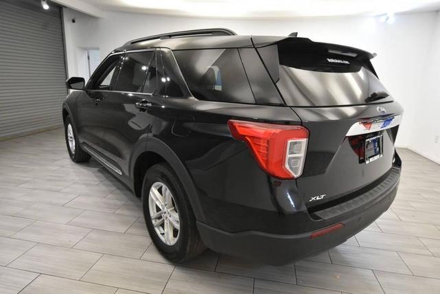 Photo of 2022 Agate Black Metallic Ford Explorer
