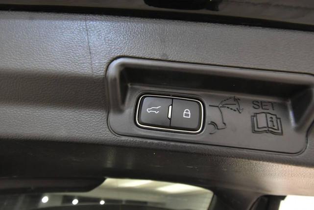 Photo of 2022 Agate Black Metallic Ford Explorer