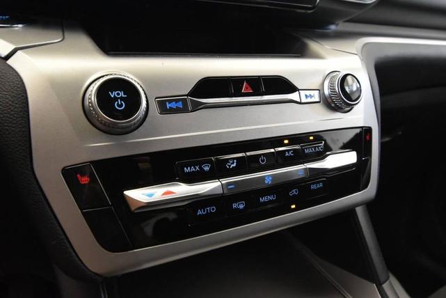 Photo of 2022 Agate Black Metallic Ford Explorer