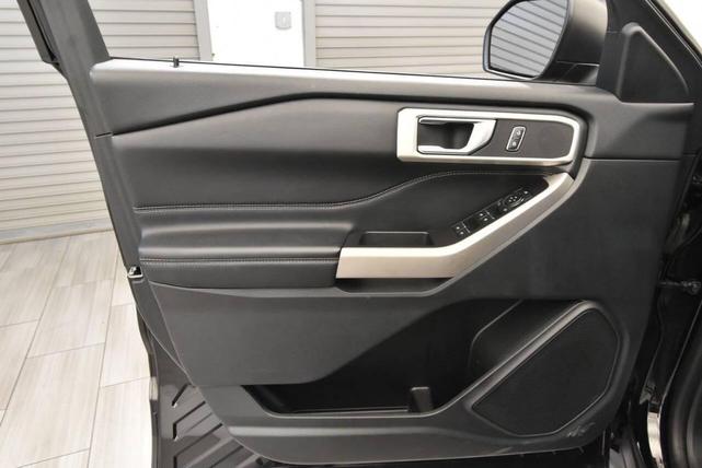 Photo of 2022 Agate Black Metallic Ford Explorer