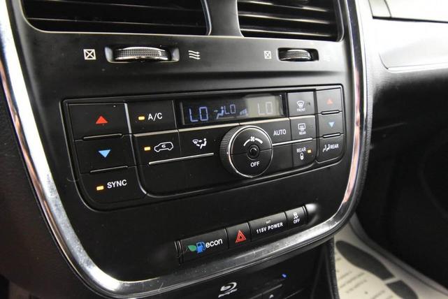 Photo of 2016 Brilliant Black Crystal Pearlcoat Chrysler Town & Country