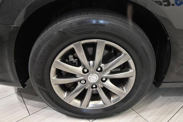 Photo of 2016 Brilliant Black Crystal Pearlcoat Chrysler Town & Country