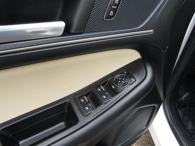 Photo of 2023 Star White Ford Edge