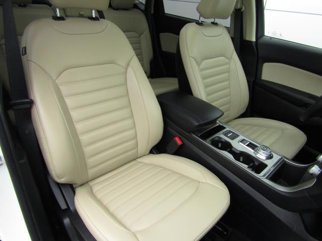 Photo of 2023 Star White Ford Edge