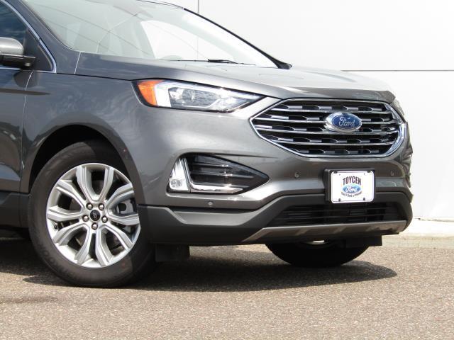 Photo of 2024 Carbonized Gray Ford Edge