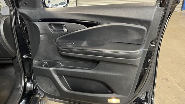 Photo of 2020 Crystal Black Pearl Honda Pilot