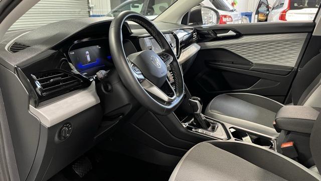 Photo of 2024 Pure White Volkswagen Taos