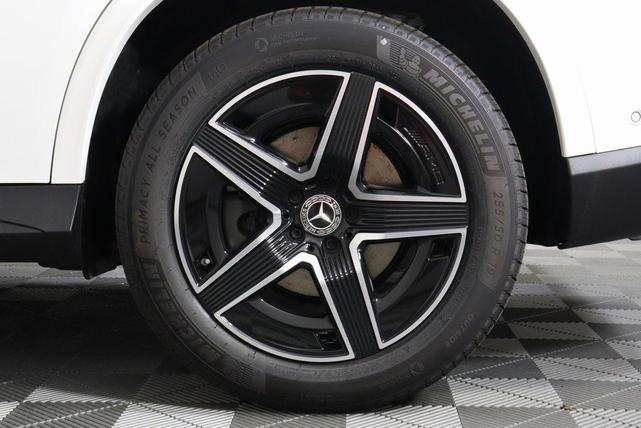 Photo of 2025 Polar White Mercedes-Benz GLC 300