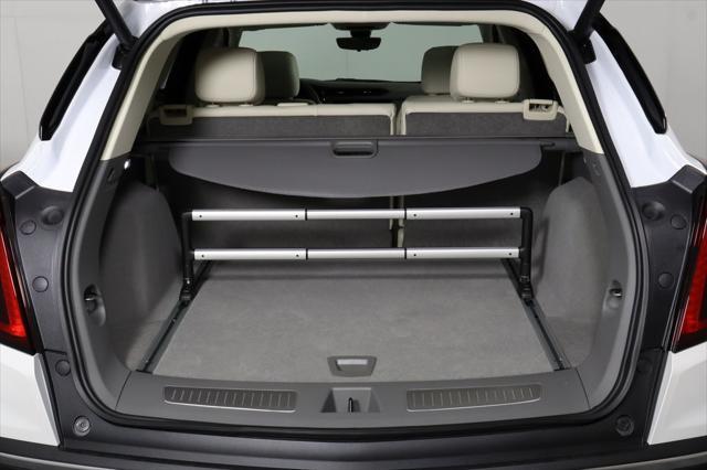 Photo of 2025 Crystal White Tricoat Cadillac XT5