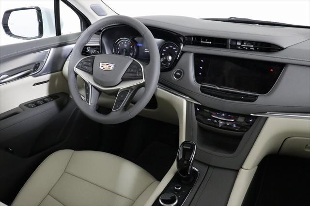 Photo of 2025 Crystal White Tricoat Cadillac XT5