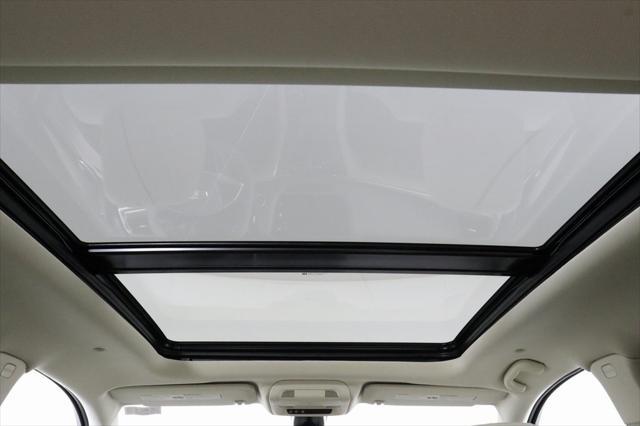 Photo of 2025 Crystal White Tricoat Cadillac XT5