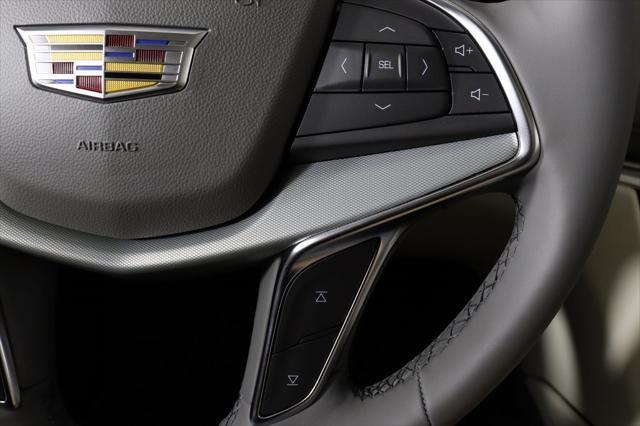 Photo of 2025 Crystal White Tricoat Cadillac XT5