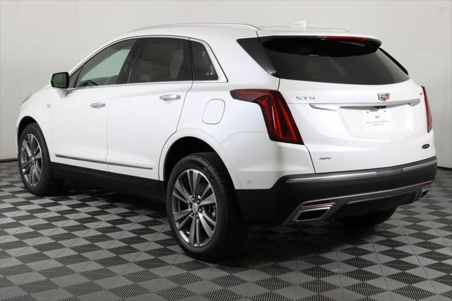 Photo of 2025 Crystal White Tricoat Cadillac XT5