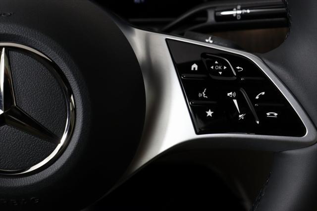 Photo of 2025 MANUFAKTUR Moonlight White Metallic Mercedes-Benz C-Class