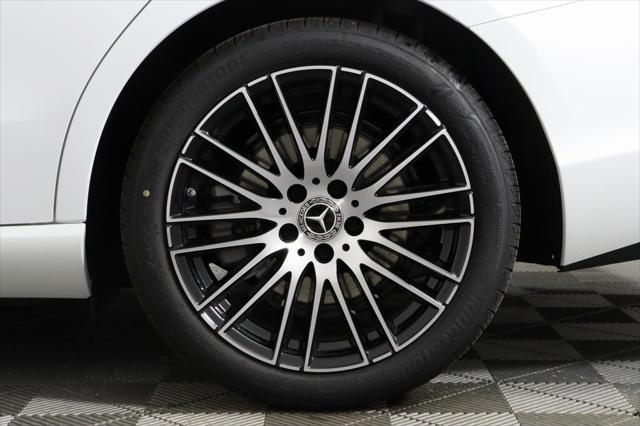 Photo of 2025 MANUFAKTUR Moonlight White Metallic Mercedes-Benz C-Class