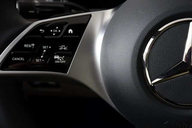 Photo of 2025 MANUFAKTUR Moonlight White Metallic Mercedes-Benz C-Class