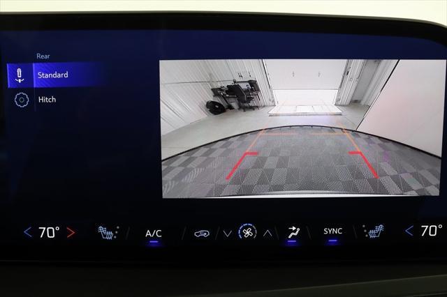 Photo of 2025 Summit White Chevrolet Traverse