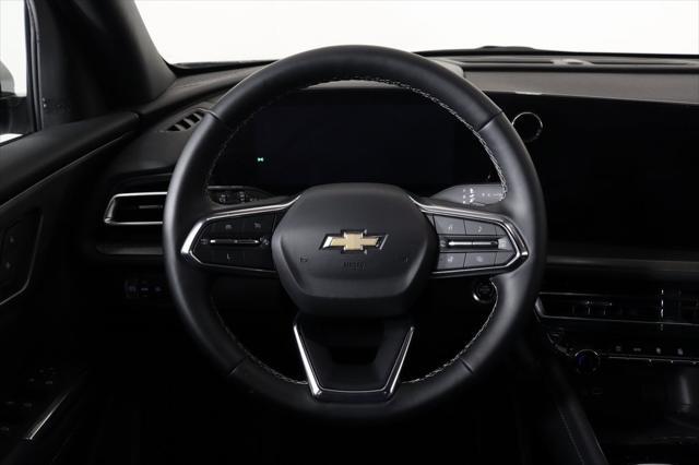 Photo of 2025 Summit White Chevrolet Traverse