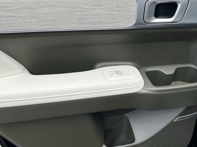 Photo of 2025 Phantom Black Hyundai SANTA FE HEV