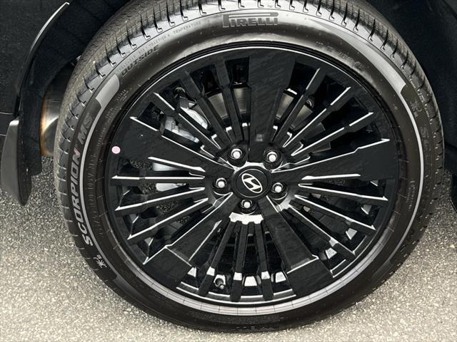 Photo of 2025 Phantom Black Hyundai SANTA FE HEV