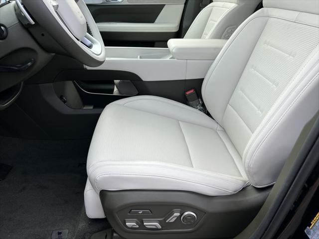 Photo of 2025 Phantom Black Hyundai SANTA FE HEV