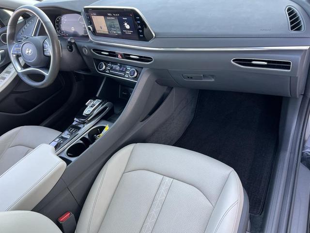 Photo of 2022 Phantom Black Hyundai SONATA
