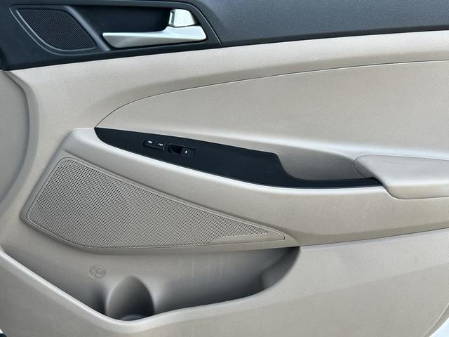 Photo of 2020 Winter White Hyundai TUCSON