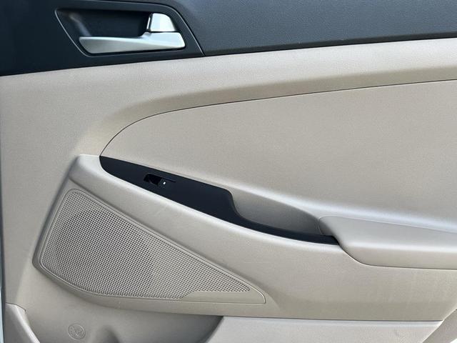 Photo of 2020 Winter White Hyundai TUCSON