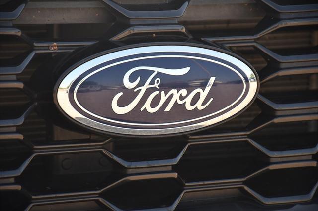 Photo of 2023 Oxford White Ford Escape