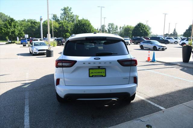 Photo of 2023 Oxford White Ford Escape