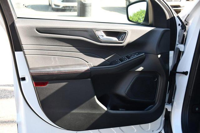 Photo of 2023 Oxford White Ford Escape