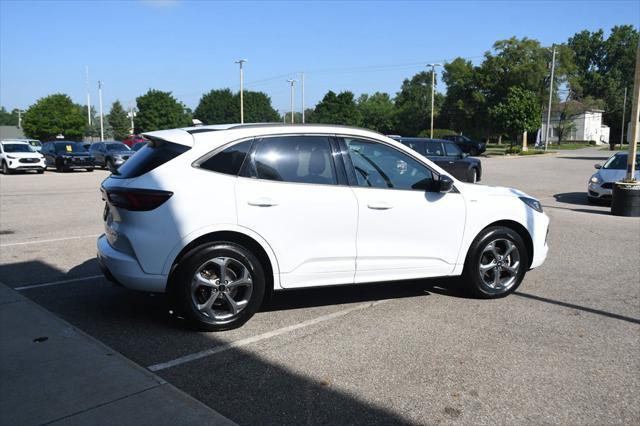 Photo of 2023 Oxford White Ford Escape