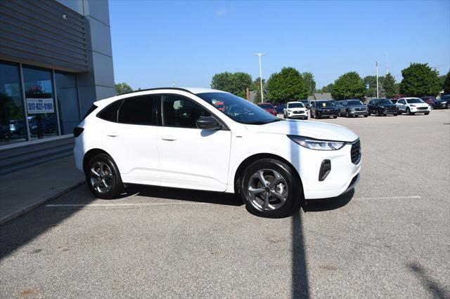 Photo of 2023 Oxford White Ford Escape