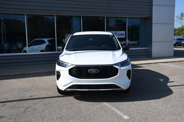 Photo of 2023 Oxford White Ford Escape