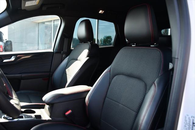 Photo of 2023 Oxford White Ford Escape