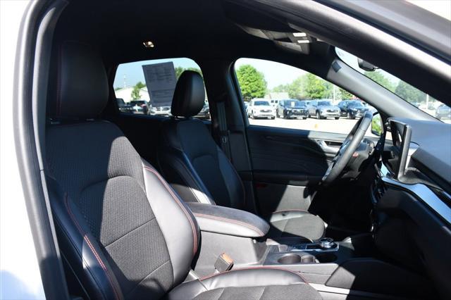 Photo of 2023 Oxford White Ford Escape