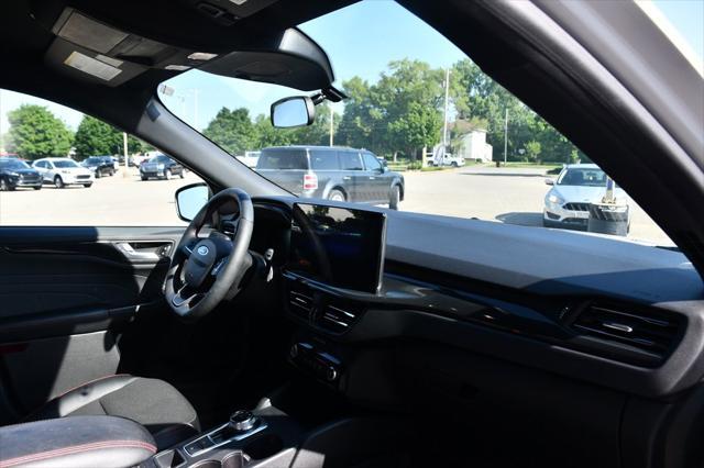 Photo of 2023 Oxford White Ford Escape
